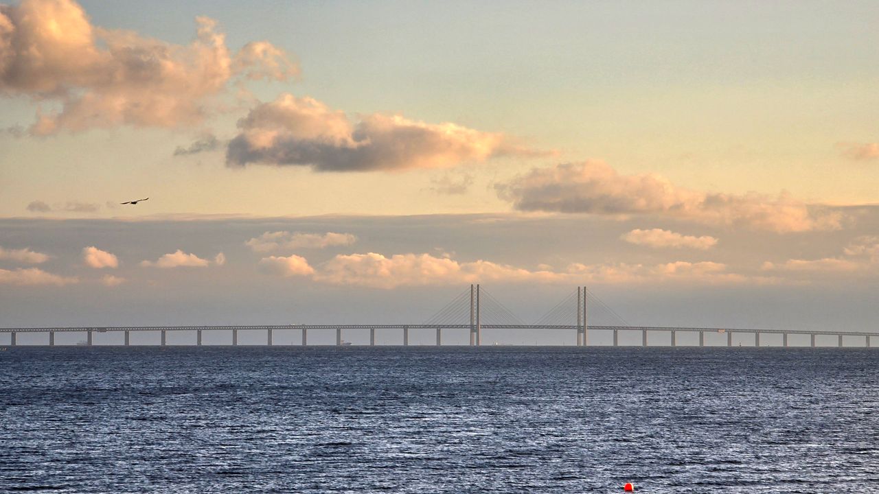The Oresund Bridge between Sweden and Denmark, a border crossing where phones switch mobile networks mid-span